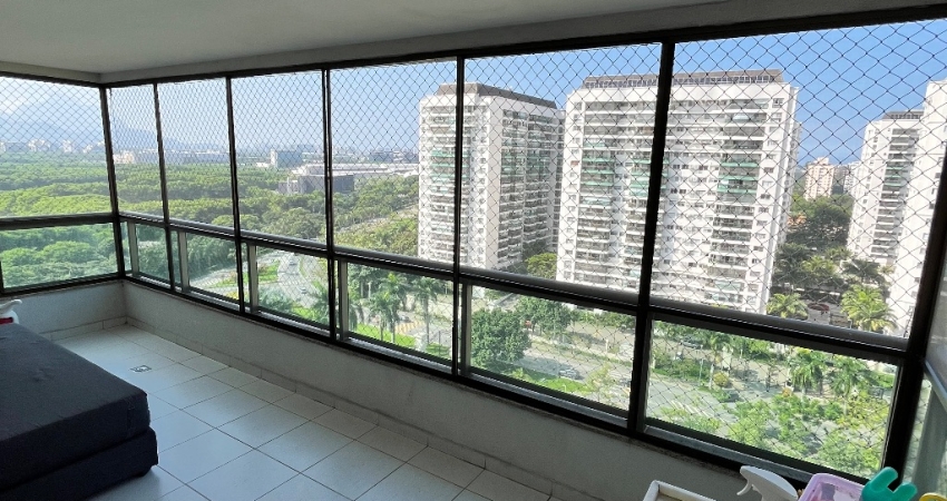 Venda  Reserva do Parque, 3 quartos mais dependência
