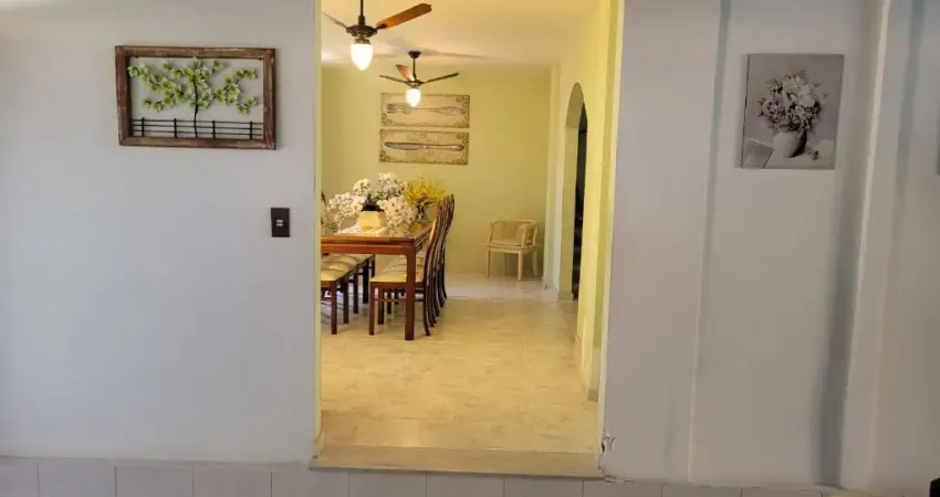 Conforto e Estilo em Casa com Piscina no Condomínio Garden Park