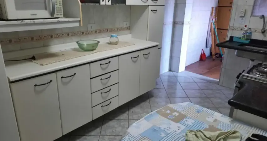 Oportunidade! Galinha morta!2 Casas - Casa da frente 03d 03vg + 1 casa entrada independente próx. metrô