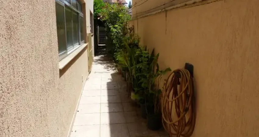 Ótimo sobrado amplo 03 salas 03 dormitórios sendo 01 suíte 04 vagas