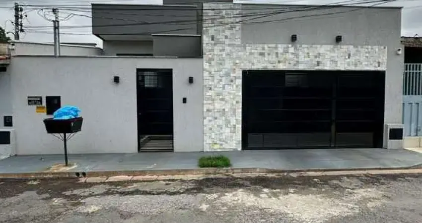 Casa com 3 quartos à venda na Rua B, 1, Parque das Laranjeiras, Goiânia