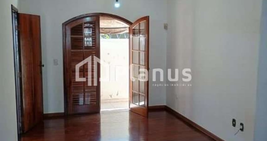Casa com 3 quartos para alugar na Vila São João da Boa Vista, Bauru 