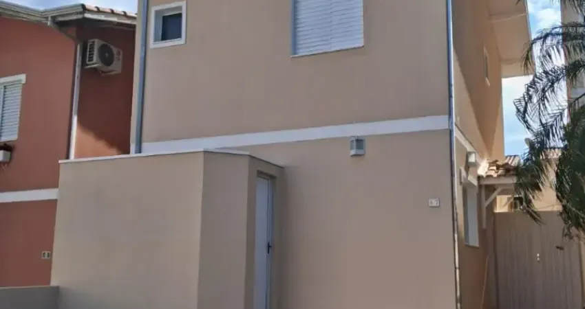 Sobrado em condomínio com lazer e segurança, 3 dormitórios, 1 suíte