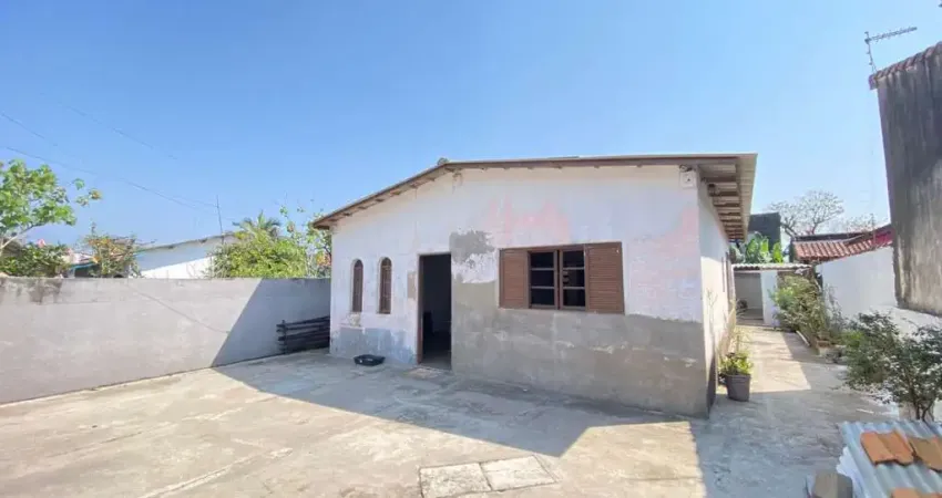 Casa para venda em itanhaém, 2 dormitórios, 1 banheiro, 4 vagas