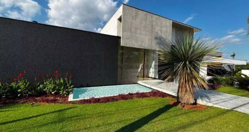 Casa obra-prima da arquitetura moderna, com 870m² na Fazenda Imperial