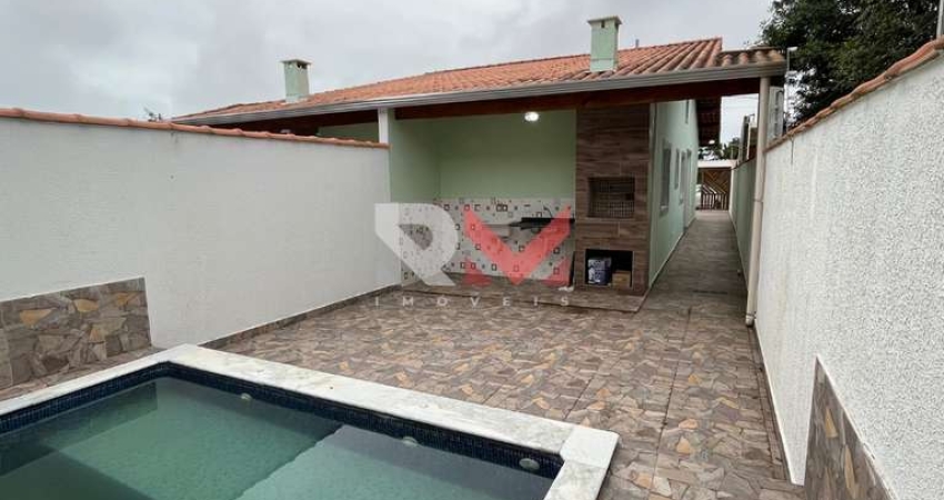 Casa geminada com piscina em ótima localização - Itanhaém/SP