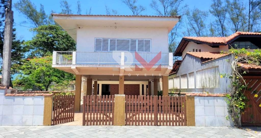 Casa pé na areia, com edícula á 50 metros da praia, localizada no bairro Santa Júlia - Itanhaém/SP.
