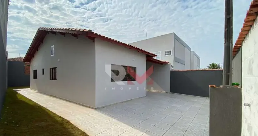 Casa lado praia com 3 dormitórios no Itaóca em Mongaguá/SP.