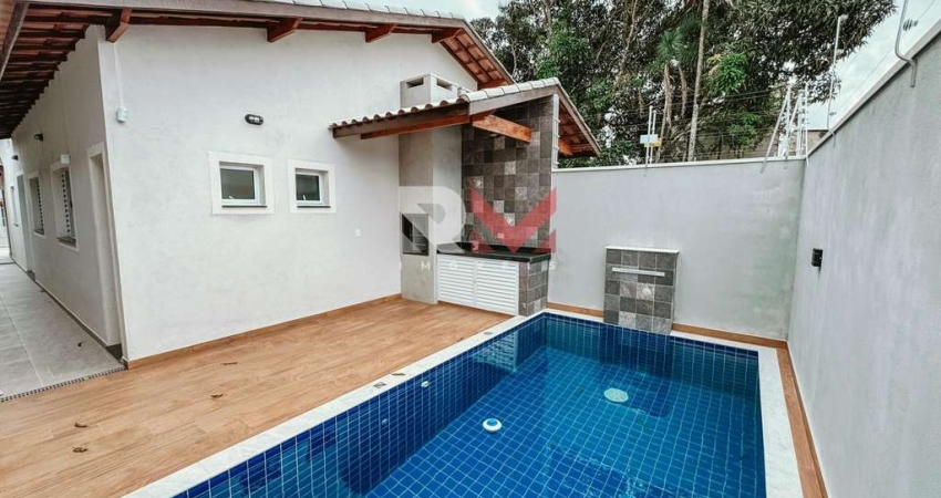 Belíssima casa com piscina lado praia no bairro Jardim Grandesp - Itanhaém/SP.
