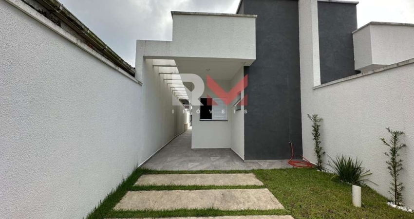 Casa térrea com piscina localizada no bairro Santa Júlia - Itanhaém/SP.