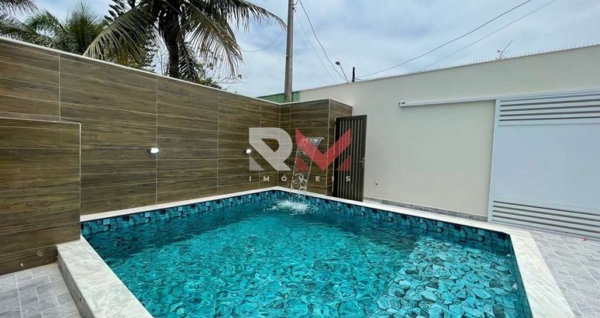 Casa com piscina e 3 dormitórios no bairro Santa Júlia, lado praia em Itanhaém-SP.