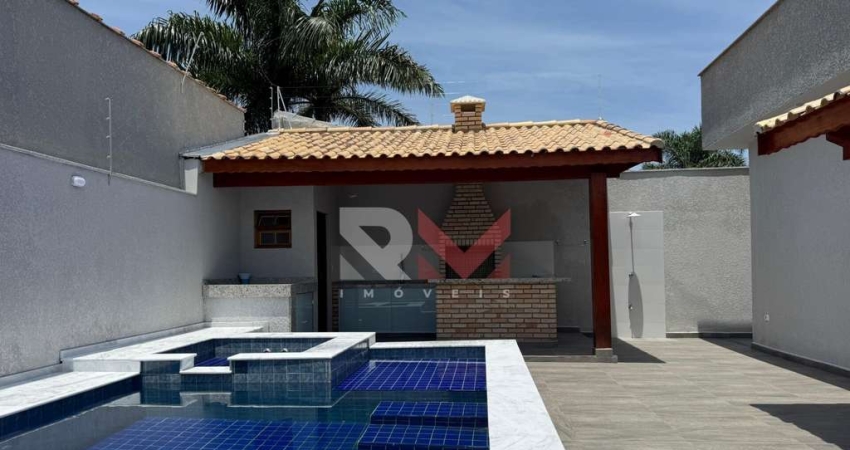 Casa com piscina á 200 metros do mar no bairro Jardim Comendador - Itanhaém/SP