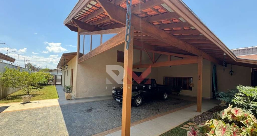 Casa porteira fechada com piscina próximo a praia no bairro Praia dos Sonhos - Itanhaém/SP.