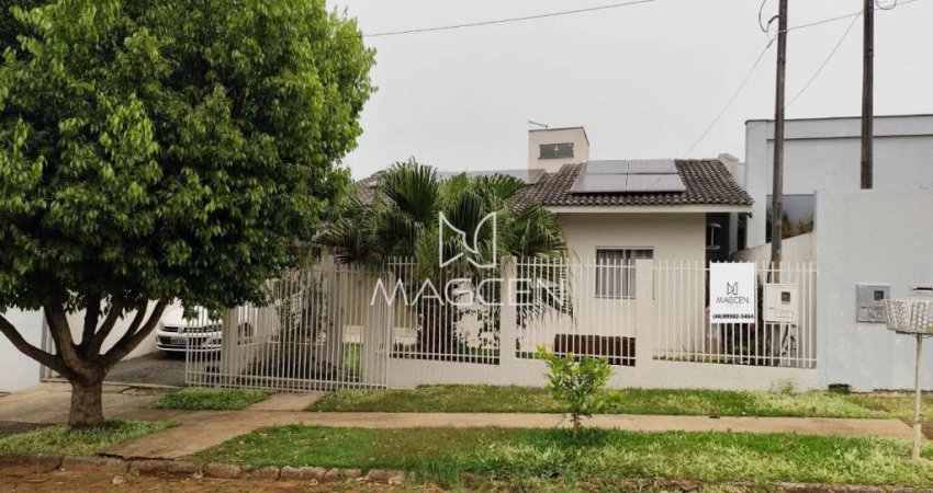 Casa com piscina perto do posto de saúde do Fraron  - CA417