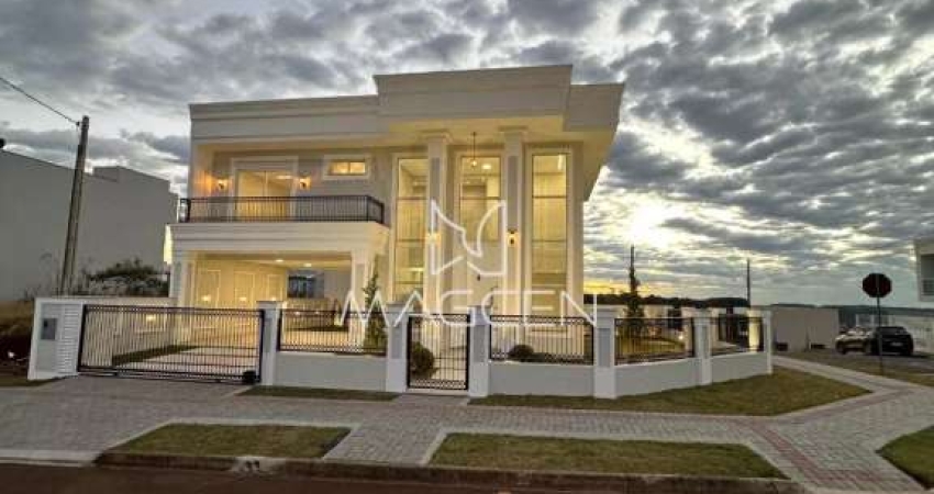 Casa perto do Shopping com estilo Neoclássico  - CA513