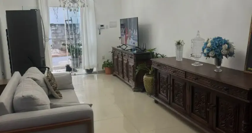 Casa dúplex com acesso independente em Lauro de Freitas