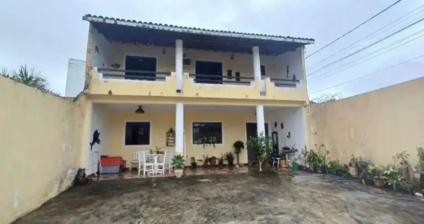 Casa 4/4 com bastante Área em Lauro de Freitas