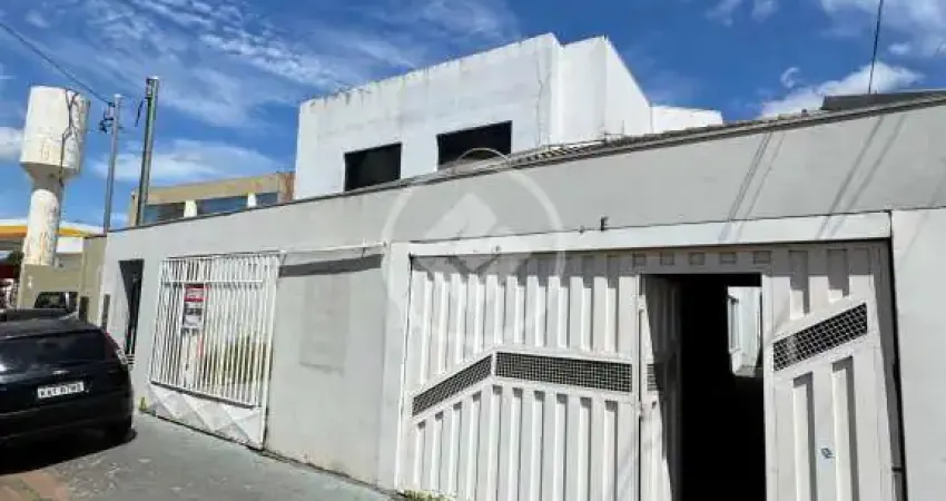 Sobrado com localização privilegiada no ipase, atende para o residencial e ou comercial, com várias salas e garagens próxima de mercado, posto, farmácia, praça, shopping, codigo: 120454