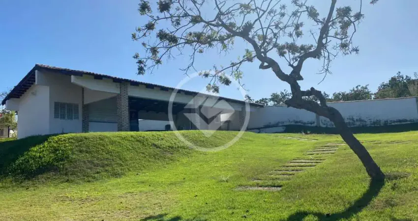Casa de sossego à beira do lago do manso, dentro de condomínio, contento quatro suítes mobiliadas, todas com ar condicionados, duas salas, cozinha americana, duas varandas com ventiladores, piscina. c