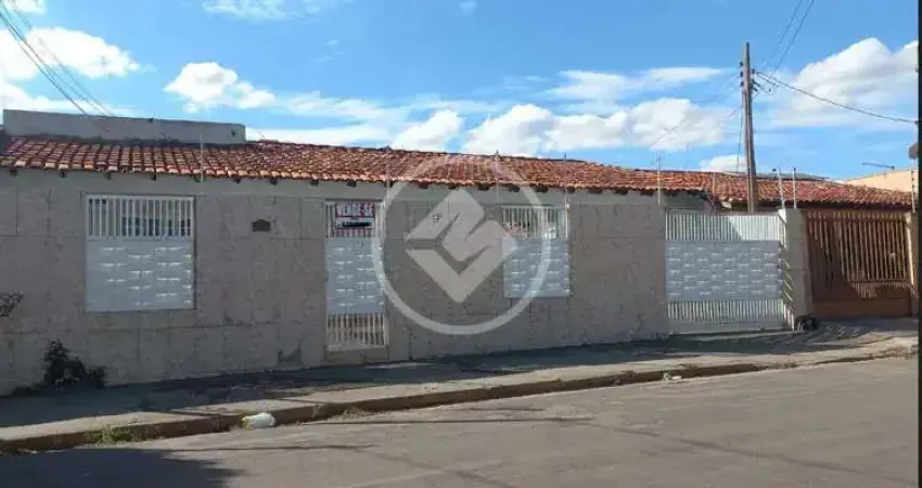 Casa no bairro cpai, com 3 quartos sendo 2 suítes dentro da casa e 1 na parte externa, cozinha , garagens para 3 carros de  ótima localização codigo: 157325