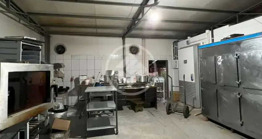 Para aqueles que sonham em ter trabalho e moradia no mesmo quintal, trazendo praticidade e comodidade, aqui é o lugar ideal. codigo: 160699