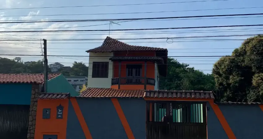 Alugo Excelente Duplex Mirante da Lagoa, 4 qtos, sendo 1 suite, quintal, Macaé/RJ