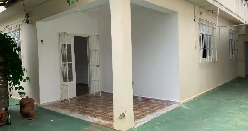 Vendo Praia Campista,  residencia toda terrea, 3 qtos, quintal, gar., Macaé/RJ