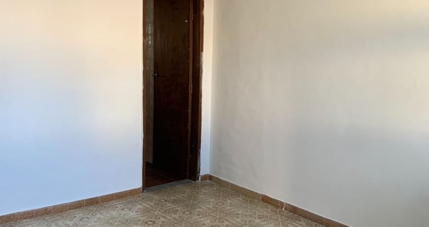 Alugo centro, apto simples com 2 qtos, sala, coz, banh. Macaé/RJ