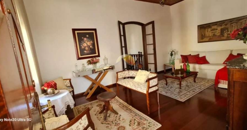 VENDO ENCANTADORA CASA NO CENTRO DE ITAJUBÁ! - CA1385