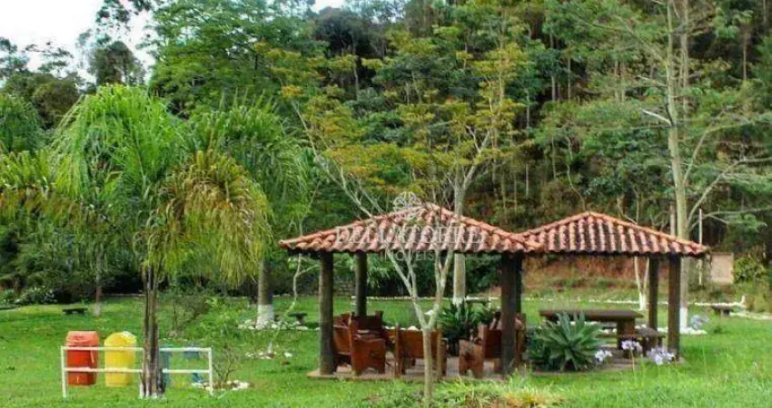 Terreno, à venda por 200 mil, com 1.703 metros quadrados, próximo ao hotel San Moritz, Vieiras- Teresópolis - Rj
