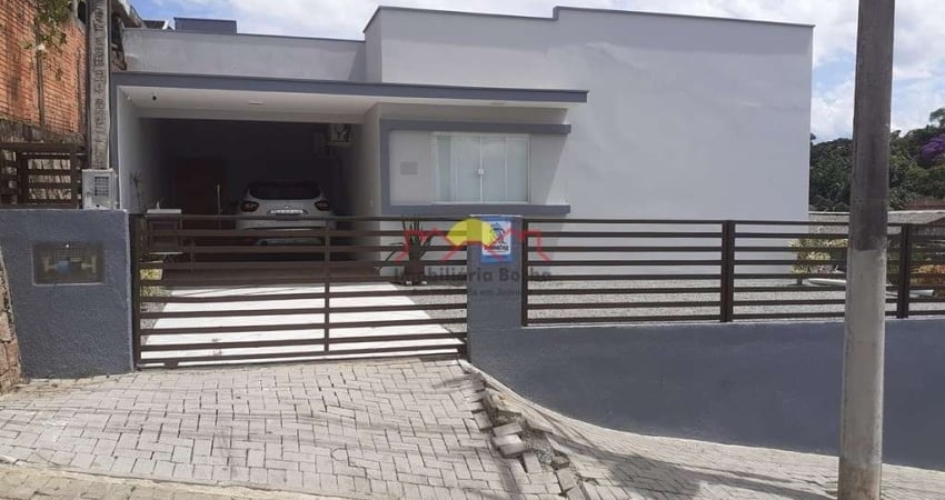 Linda Casa Semi Mobiliada com 02 Quartos