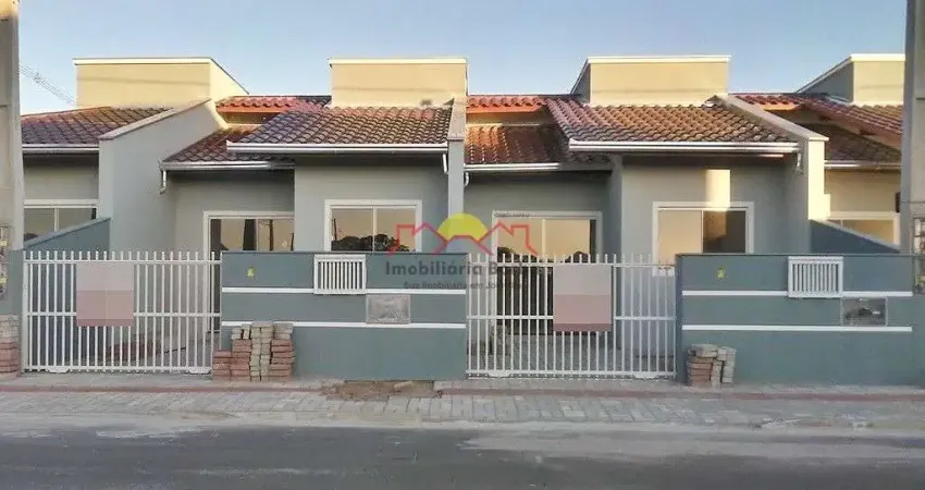 Casa Geminada com Suíte e Vaga de Garagem