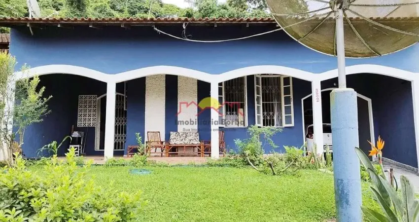 Casa com 03 Quartos no Petrópolis