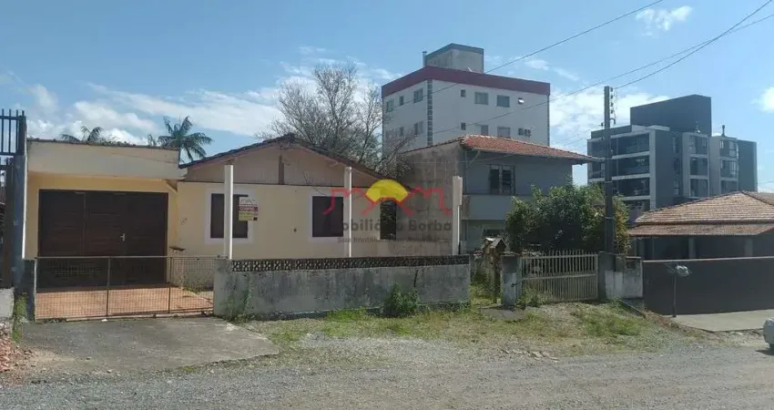 Amplo Terreno com Área Total de 675 metros