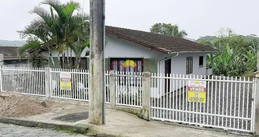 Casa com Amplo Terreno no Floresta