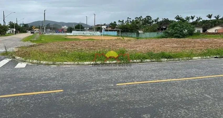 Amplo Terreno de Esquina com Área Total de 417 m²
