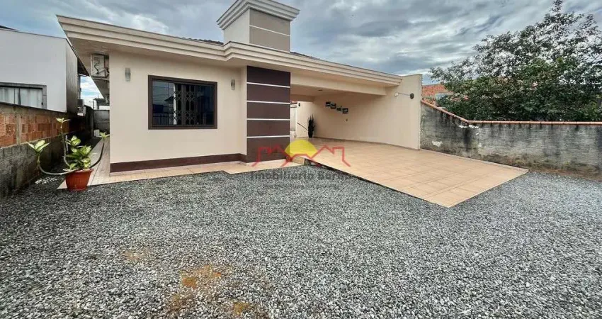 Casa Averbada Semi Mobiliada com 03 Quartos