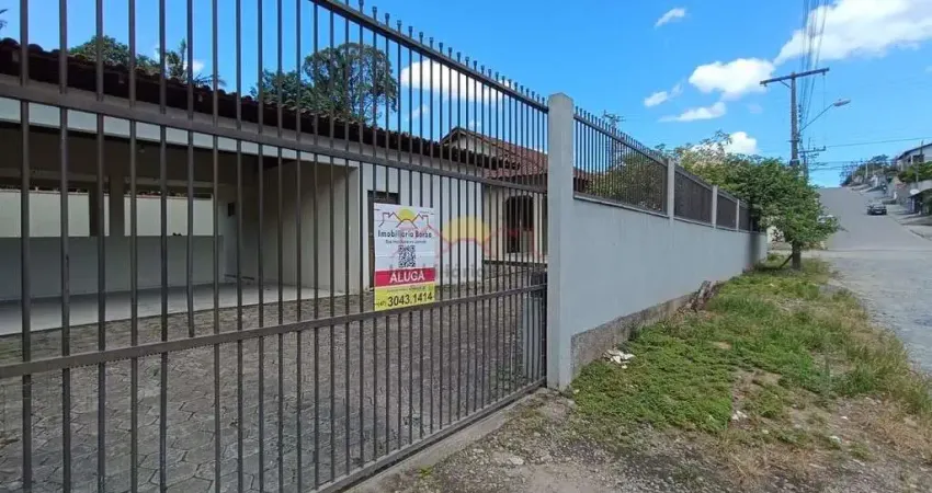 Casa com 3 quartos para alugar no Jarivatuba, Joinville