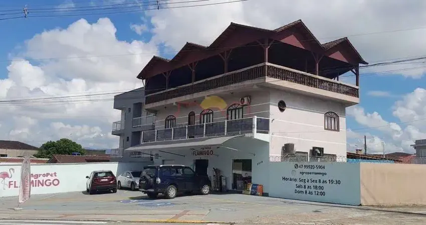 Casa com 3 quartos para alugar no Espinheiros, Joinville