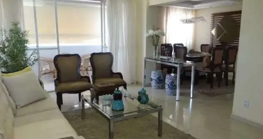 Cobertura Triplex com 6 dormitórios sendo 3 suítes no Bairro do Farol com 220m²