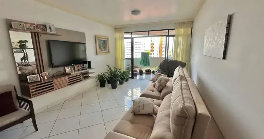 Apartamento com 3 dormitórios sendo 1 suíte + DCE no Bairro do Farol - 126m²