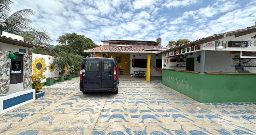 Casa em Ipioca com 3 dormitórios sendo 1 suíte com hidromassagem - 360m²