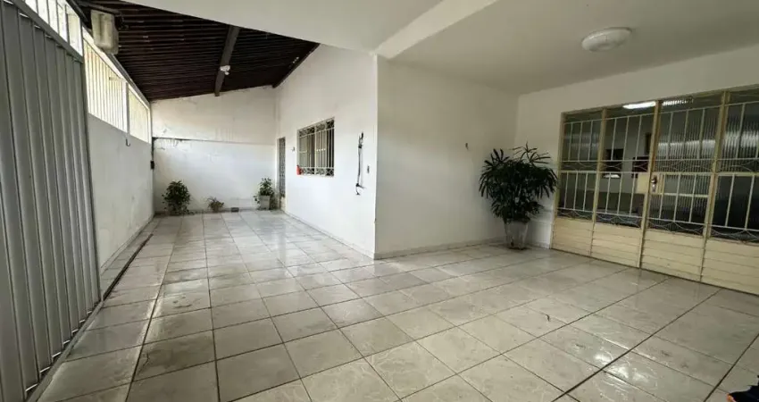 Casa duplex com 4 quartos sendo 2 suítes no Bairro da Jatiúca - 200m²