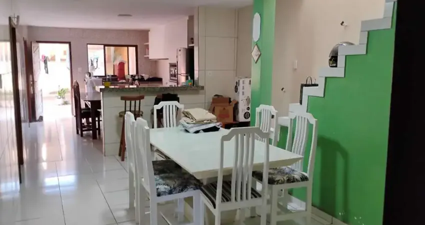 Casa com 1° andar contendo 5 dormitórios no Bairor da Serraria - 250m²
