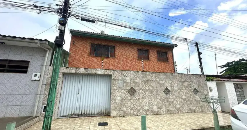Casa com 4 andares localizada no Benedito Bentes - 300m²