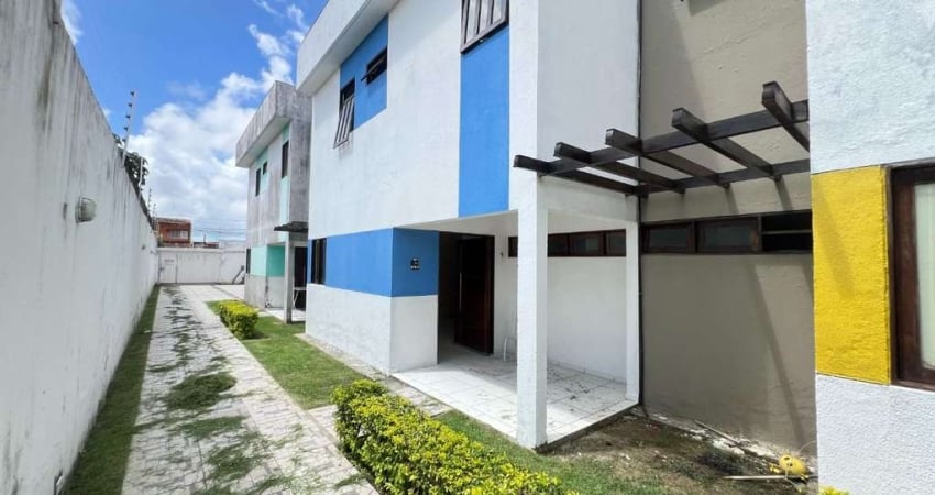 Casa Duplex disponível para locação em Condomínio Fechado no Antares - 150m²