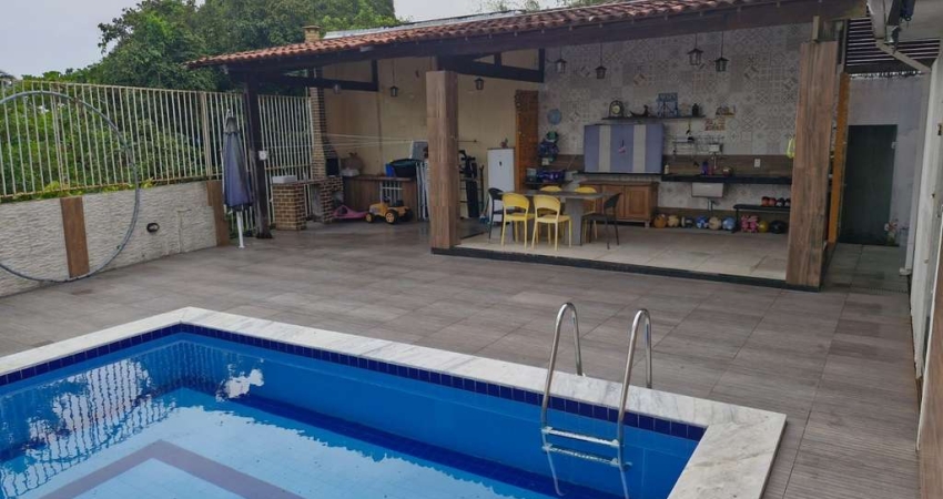 Casa ampla com seus 3 quartos sendo 1 suíte, localizado no Jardim Petrópolis