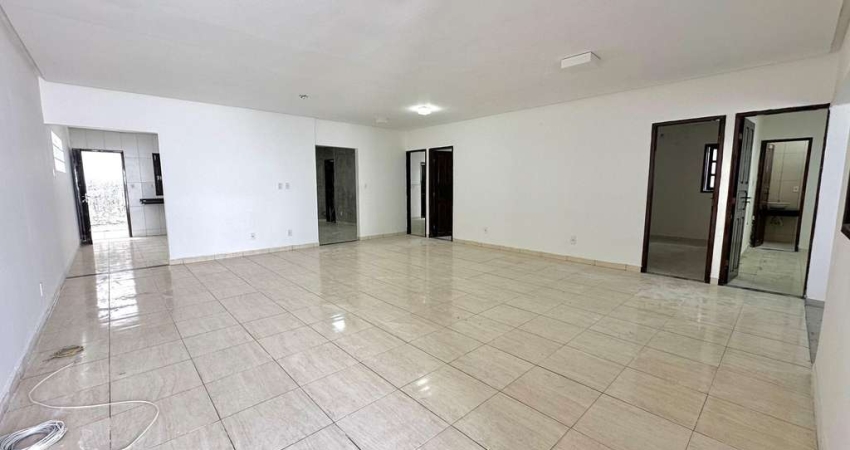 Casa com 3 quartos sendo suíte, localizada no bairro da Serraria