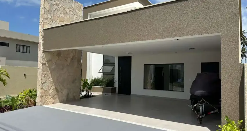 Casa em condomínio fechado com 3 suítes + piscina privativa - 200m²