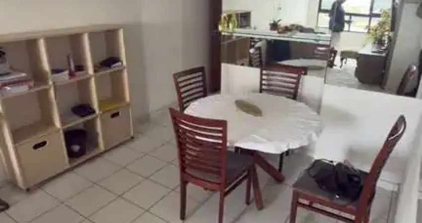 Apartamento com 3 dormitórios sendo sendo 1 suíte localizado no farol - 73m²